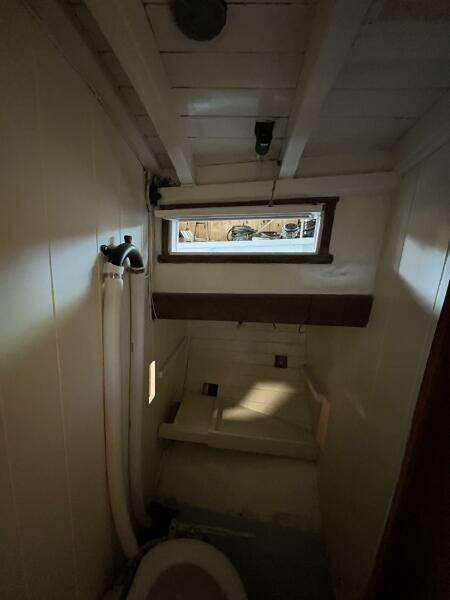 Gallant head & port light