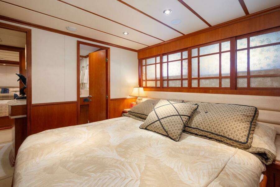 2000 Hargrave Skylounge