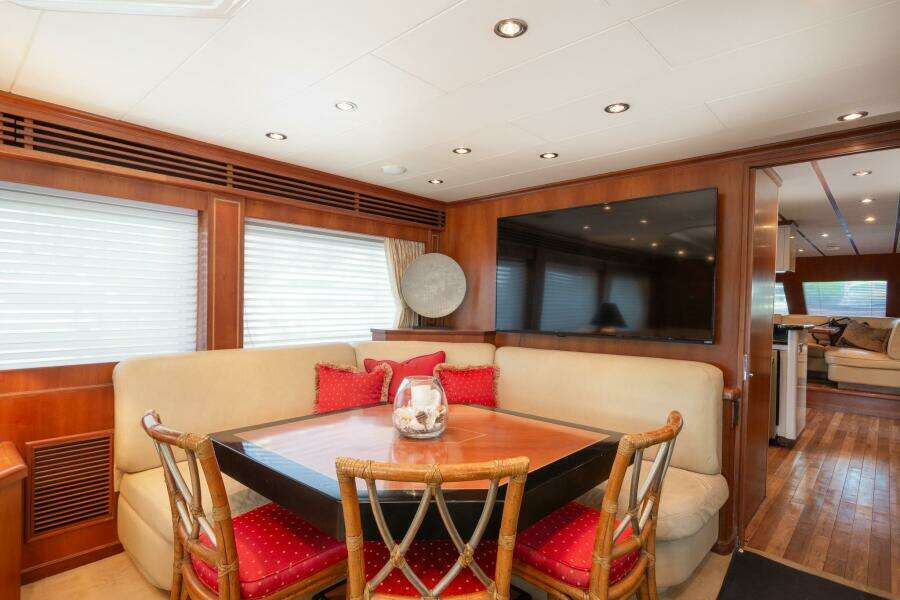 2000 Hargrave Skylounge