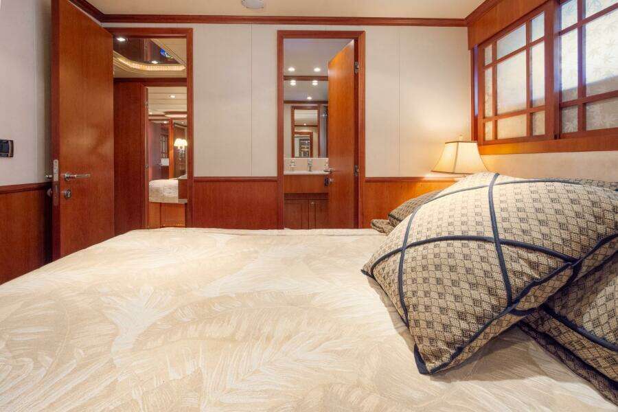 2000 Hargrave Skylounge