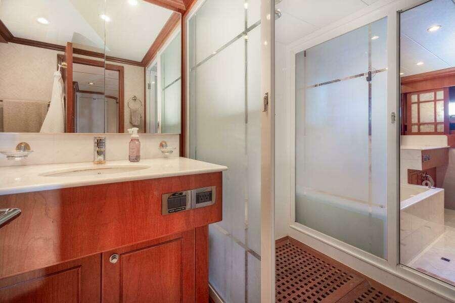 2000 Hargrave Skylounge