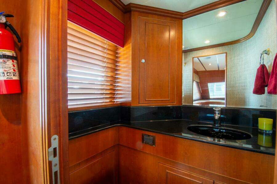 2000 Hargrave Skylounge