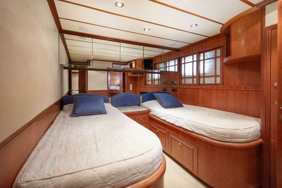 2000 Hargrave Skylounge