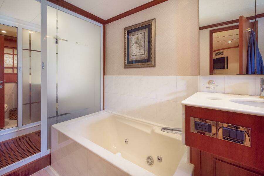 2000 Hargrave Skylounge