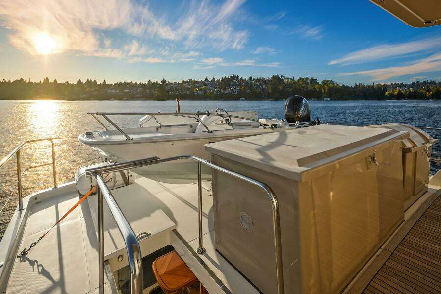 2014 Hampton 720 Skylounge LRC