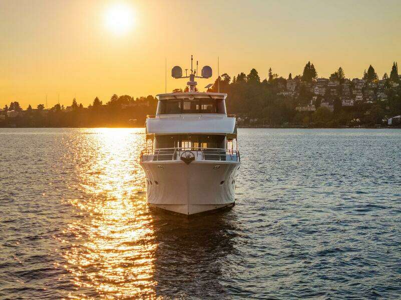 2014 Hampton 720 Skylounge LRC