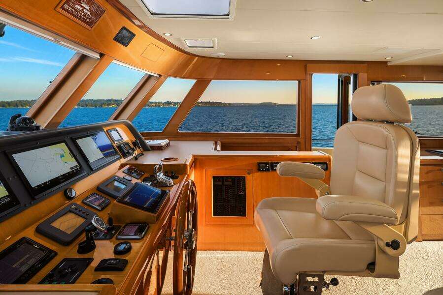 2014 Hampton 720 Skylounge LRC