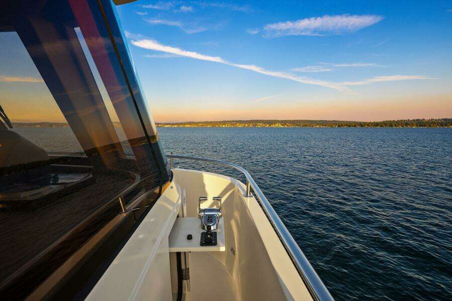 2014 Hampton 720 Skylounge LRC