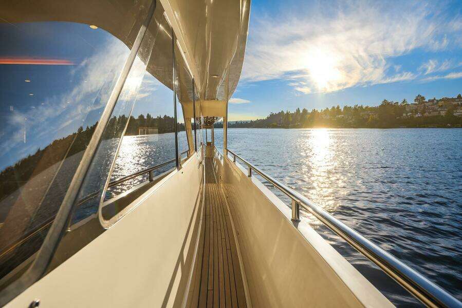 2014 Hampton 720 Skylounge LRC