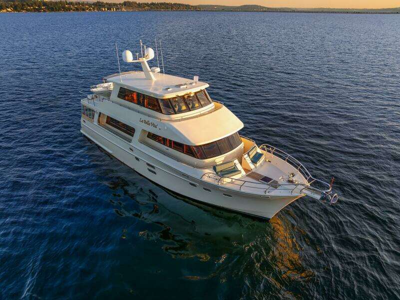 2014 Hampton 720 Skylounge LRC