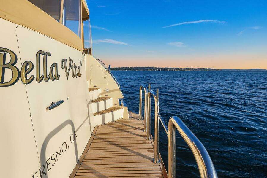 2014 Hampton 720 Skylounge LRC