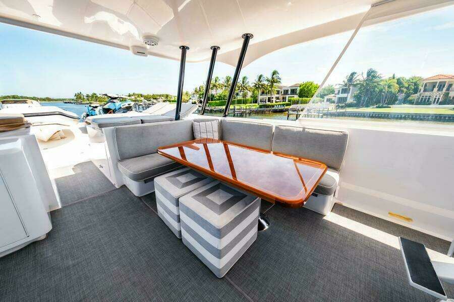 Flybridge Seating to Port