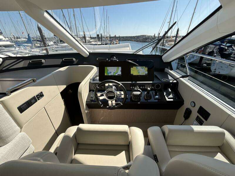 2025 Azimut Fly 53
