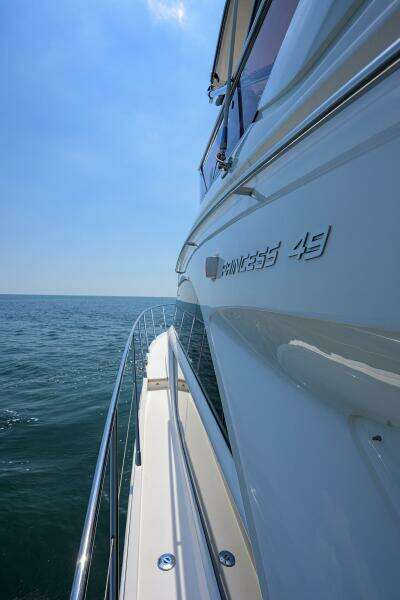 Princess F49 Chill- Companion Way