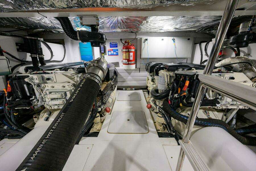 Princess F49 Chill- Engine Room