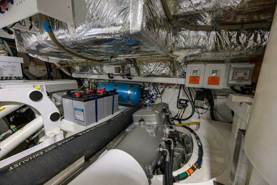 Princess F49 Chill- Engine Room