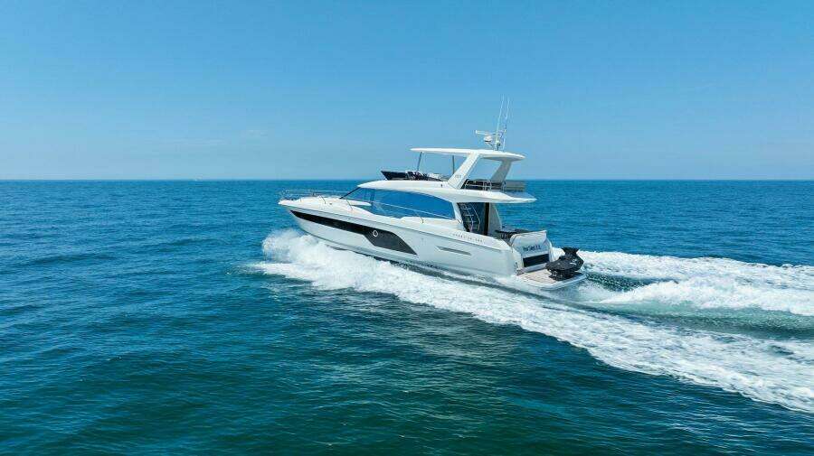 2022 59 Prestige Flybridge - How Sweet It Its - Running Profile 