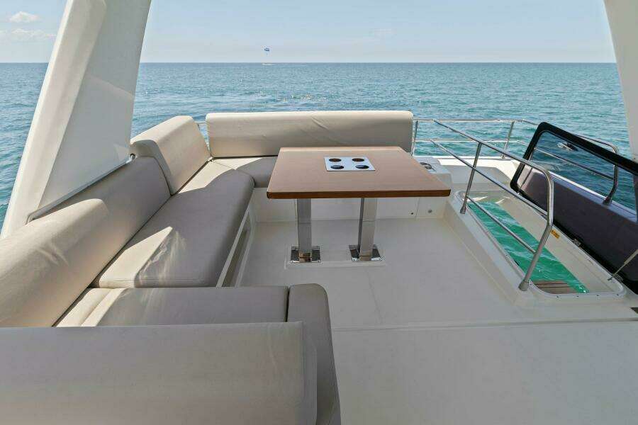 2022 59 Prestige Flybridge - How Sweet It Its - Flybridge