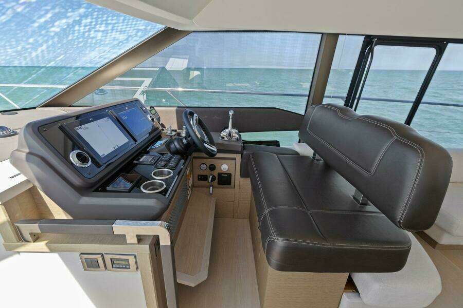 2022 59 Prestige Flybridge - How Sweet It Its - Helm