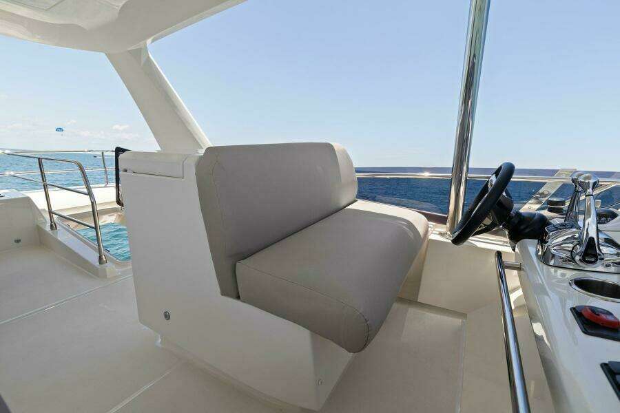 2022 59 Prestige Flybridge - How Sweet It Its - Flybridge Helm