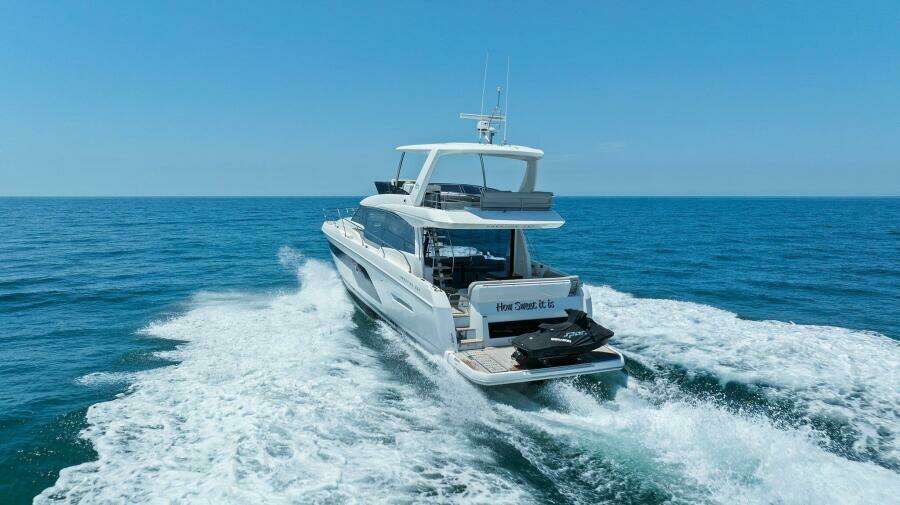 2022 59 Prestige Flybridge - How Sweet It Its - Running Profile 