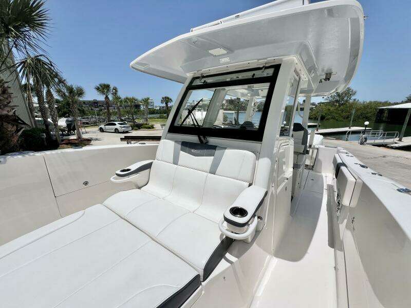 2021 Robalo R360