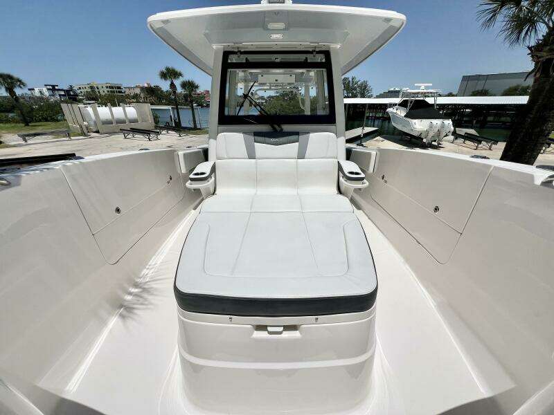 2021 Robalo R360