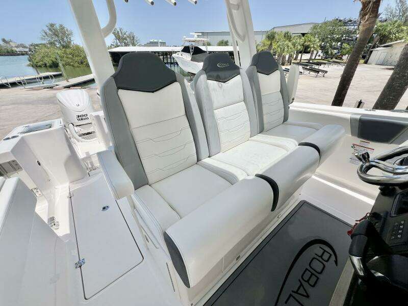 2021 Robalo R360