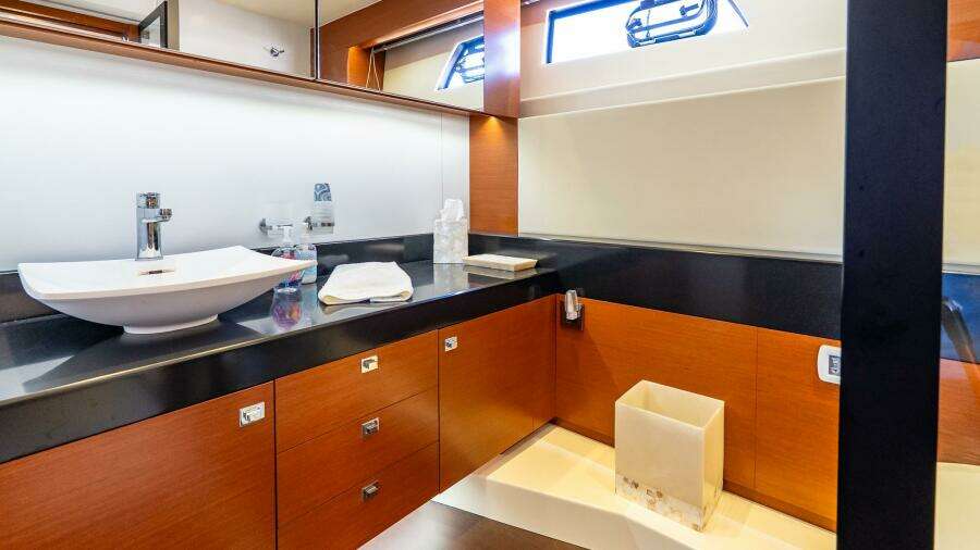 2014 Prestige 550 Flybridge