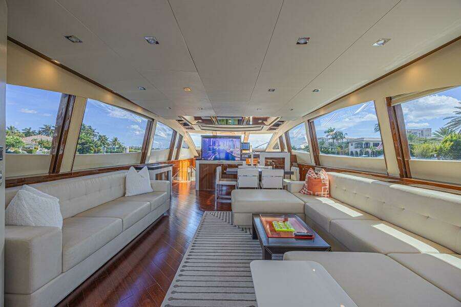 2010 Lazzara Yachts LSX 92