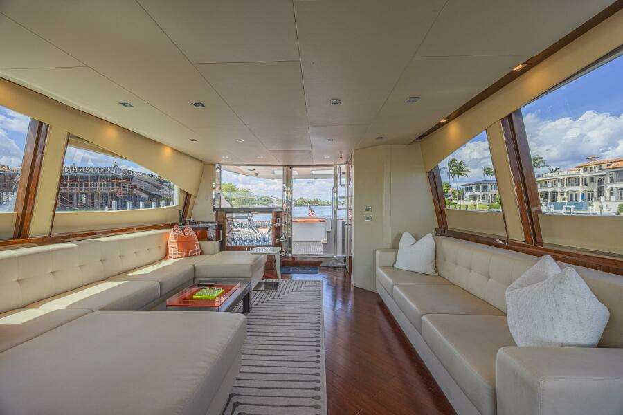 2010 Lazzara Yachts LSX 92