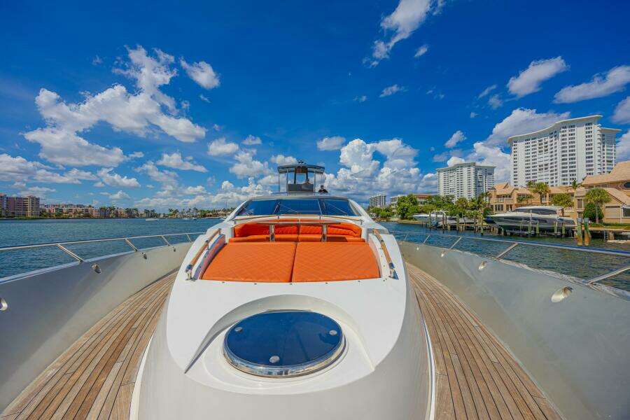 2010 Lazzara Yachts LSX 92