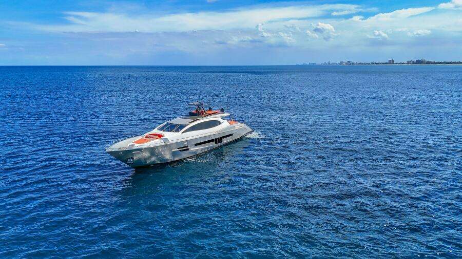 2010 Lazzara Yachts LSX 92