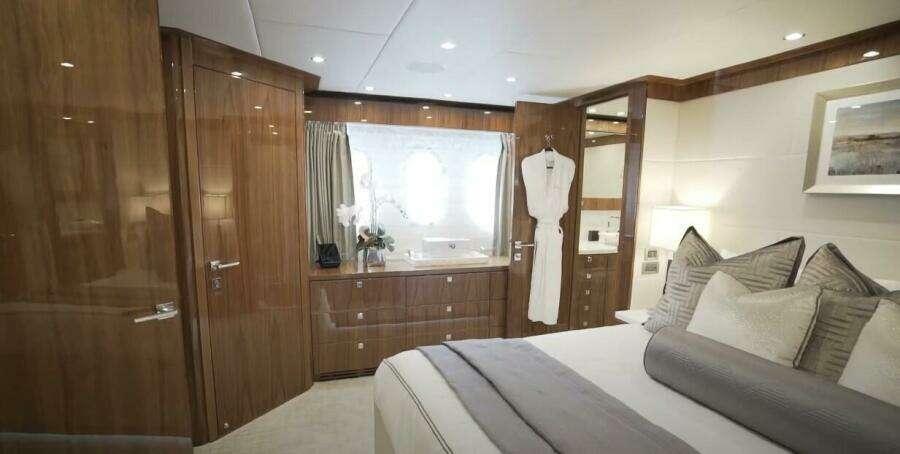 2017 Hargrave Raised Pilothouse