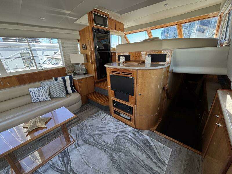 2004 Navigator 4400 pilot house