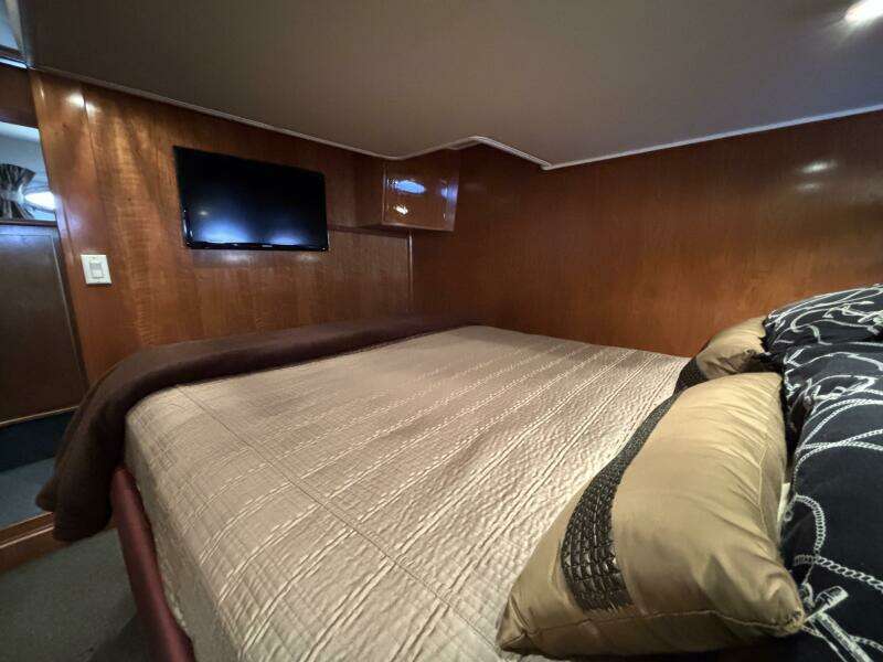 2004 Navigator 4400 pilot house