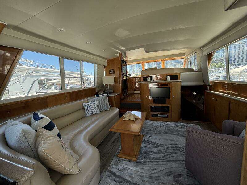 2004 Navigator 4400 pilot house