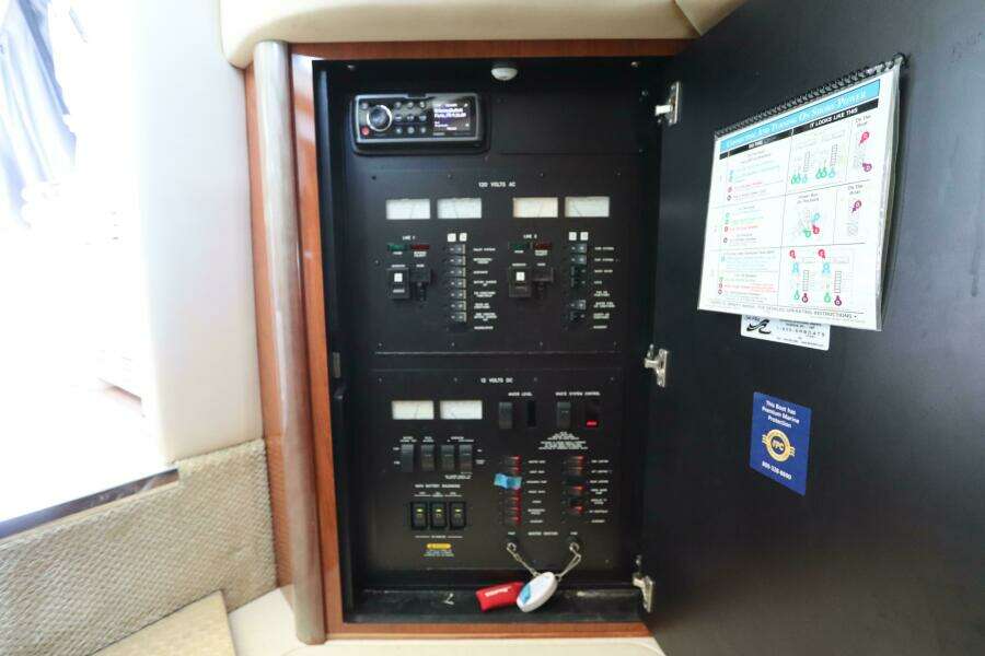 2004 Sea Ray 420 Sundancer