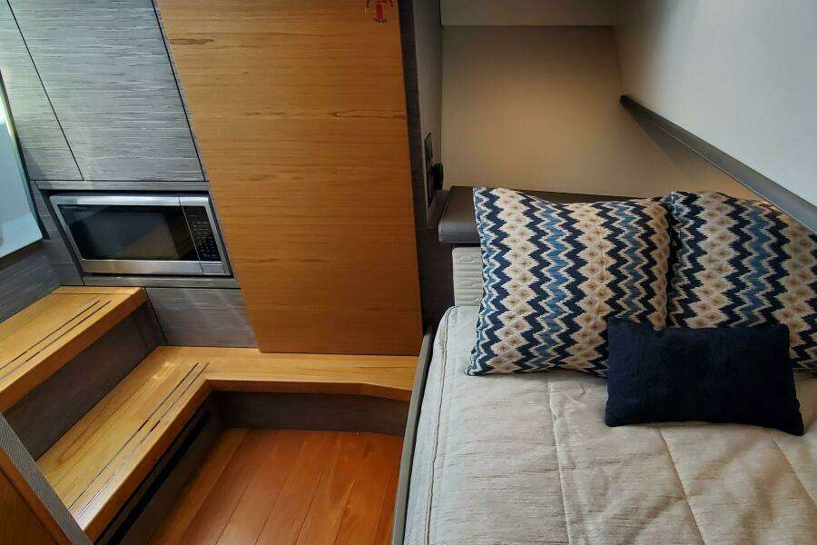 2021 Tiara Yachts 38 LS