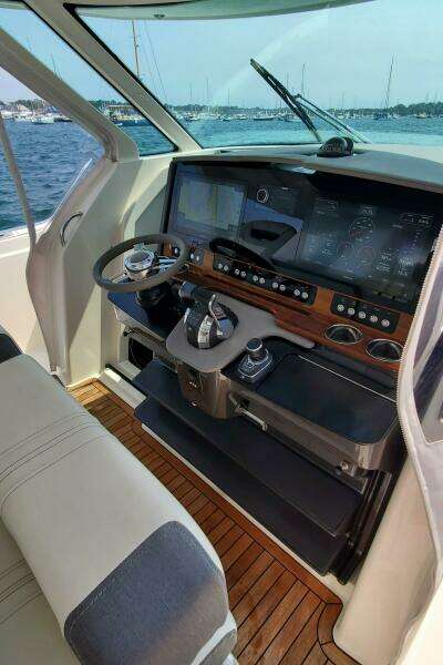 2021 Tiara Yachts 38 LS