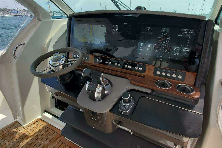 2021 Tiara Yachts 38 LS