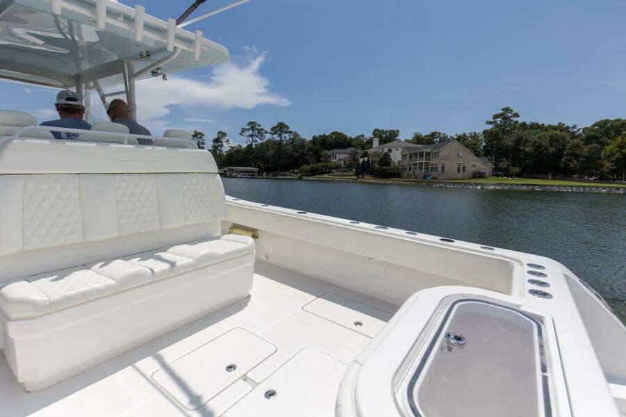 2020 Invincible 39 Open Fisherman Deck (2)