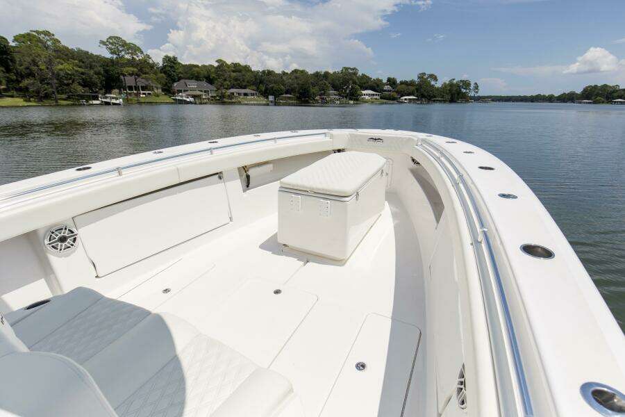 2020 Invincible 39 Open Fisherman Bow (3)