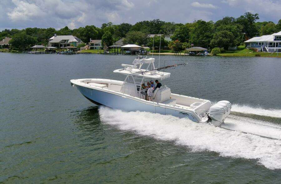 2020 Invincible 39 Open Fisherman Exterior Profiles (7)