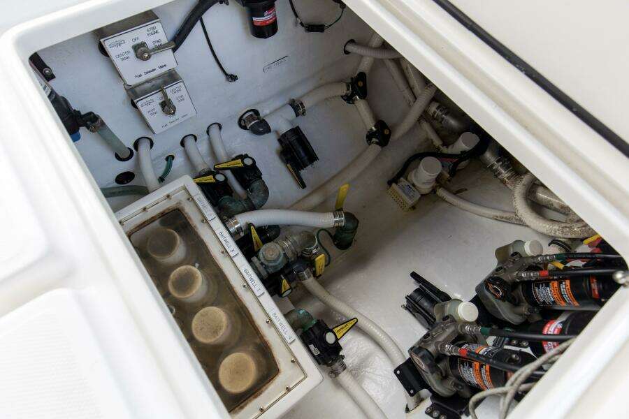 2020 Invincible 39 Open Fisherman Storage (2)