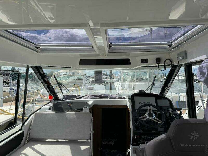 2021 Jeanneau NC 895