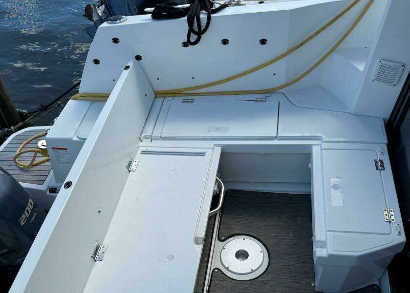 2021 Jeanneau NC 895