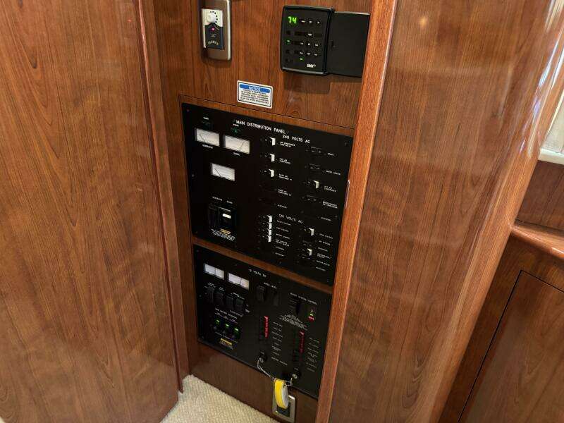 2004 Sea Ray 390 Motor Yacht