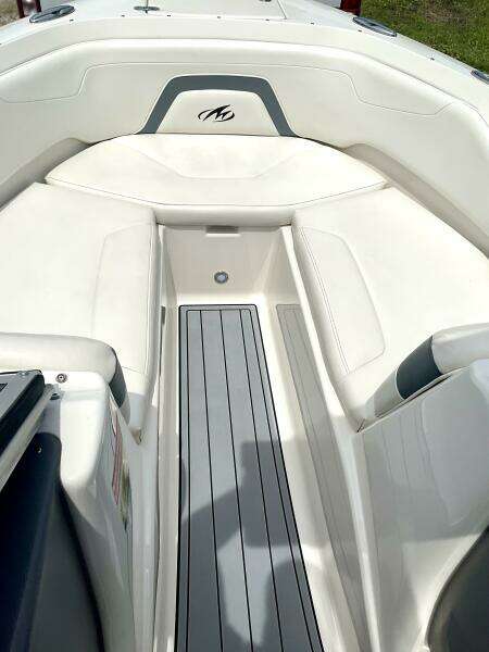 2012 Monterey 224 FS