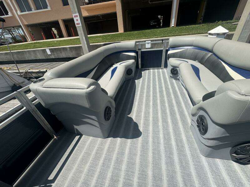 2021 Leisure Kraft Prestige 2635 LX Tri-Toon